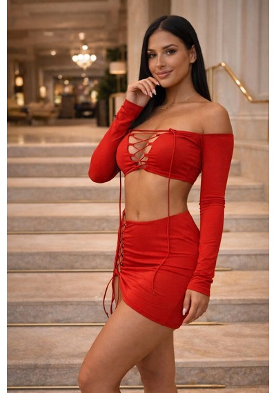 Pink Life Göğüs Dekoteli İpli Crop Ve Yırtmaçlı Etek Takım Kırmızı