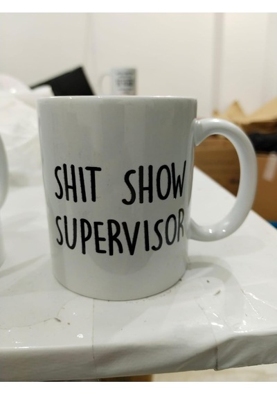 Shit Show Supervisor Kupa - Komik Yönetici Seramik Bardak Ofis Hediyesi 325ml Beyaz - Çok Renkli
