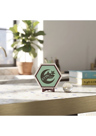 Modern Kurt Figürlü Göktürkçe Türk Yazısı Ve Ay Yıldız Detaylı Masaüstü Süsü Çalışma Alanlarınıza Güç Katan Parça 10x10 Cm, Açık Yeşil
