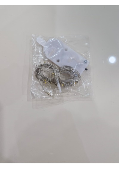 Anı Çerçevesi Çam Ağacı Ledli Hediyelik 12 Fotoğraflık Anı Çerçevesi 10x10 Cm Boyutuna Uygun