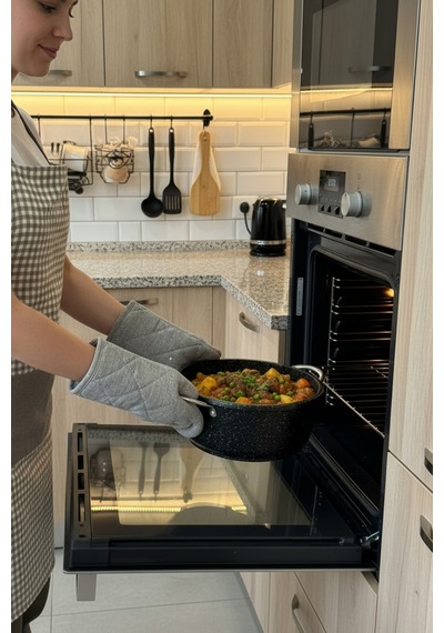 Orta Boy Derin Döküm Granit Yapışmaz Fırına Girebilir Yemek Tenceresi 24 Cm Siyah