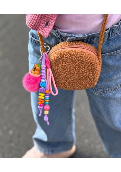 Lpm Kişiye Özel İsimli Çanta Süsü Ayıcık Figürlü Pembe Peluş Ponponlu Renkli Harf Boncuklu Charm Okul Çantası Ve Sırt Çantası Aksesuarı