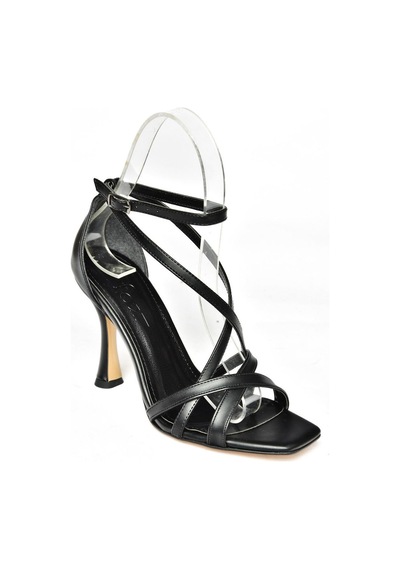 Fox Shoes S569815309 Siyah İnce Topuklu Kadın Ayakkabı Siyah