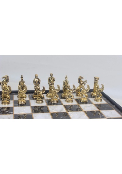 Lüks Sandıklı Metal Satranç Takımı Krom Kaplama Pegasus Atları Figürler Mermer Desenli Zemin 20 Cm