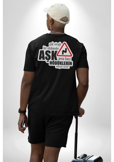 Çok Virajlı Bir Otabandır Aşk, Ama Bazı Hödüklerin Ehliyeti Vardır Yazılı Pamuklu Kadın Erkek Oversize Sırt Dijital Baskılı Siyah T-shirt Siyah