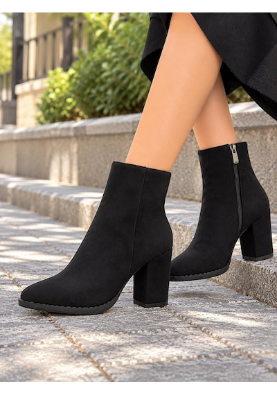 Asmi Shoes Kadın Silva Siyah Süet Deri Yandan Fermuarlı Toka Detaylı 7 Cm Kalın Topuklu Sivri Burunlu Yeni Sezon Günlük Bot Asmi Shoes Kadın Silva Siyah Süet Deri Yandan Fermuarlı Toka Detaylı 7 Cm Kalın Topuklu Sivri Burunlu Yeni Sezon Günlük Bot