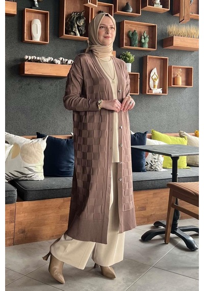 Rabia Şamlı Dama Desenli Sütlü Kahve Triko Hırka Çok Renkli
