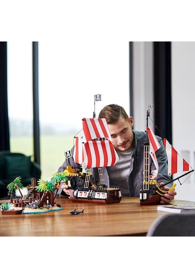 LEGO® Ideas 21322 Pirates Of Barracuda Bay 2545 Parça