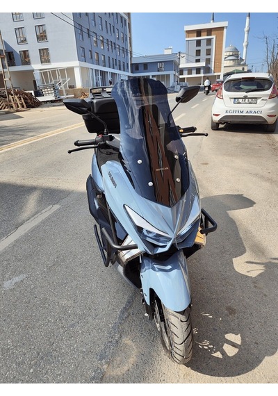 Motocam Küba Chia 125 Ön Cam 2023-2026 Model 55cm Siyah Renkli 4mm Kısa