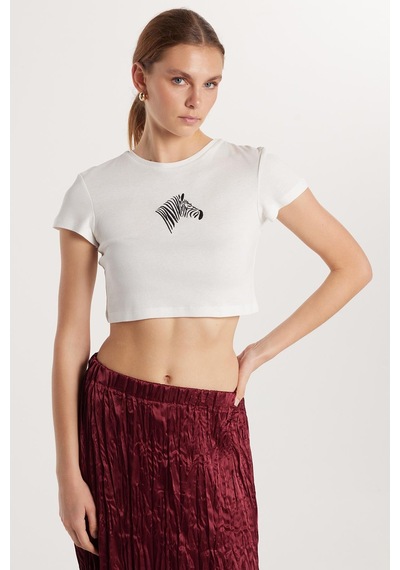 Tudors Kadın Slim Fit Dar Kesim %100 Pamuk Bisiklet Yaka Baskılı Beyaz Crop Tişört-33684 Beyaz