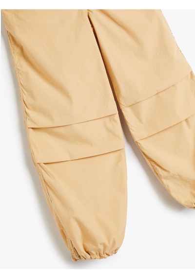Koton Paraşüt Kot Pantolon Pamuklu Beli Lastikli Cepli - Parachute Jean Bej 4skg40027ad 4SKG40027AD052 Ekru Koton Paraşüt Kot Pantolon Pamuklu Beli Lastikli Cepli - Parachute Jean Bej 4skg40027ad 4SKG40027AD052 Ekru