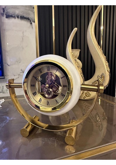 Lüks Gold Beyaz Çerçeveli Dekoratif Masa Saati İskelet Mekanizmalı Klasik Tasarım Altın