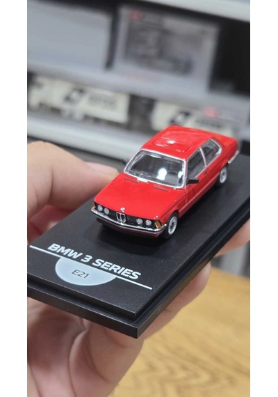1/64 Bmw E21 Kırmızı - Collector Edition 50 Years Bmw 3 Series