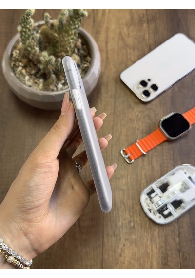 Apple iPhone 11 Uyumlu Süper İnce Mat Ultra Thin Silikon Kılıf Buzlu Beyaz