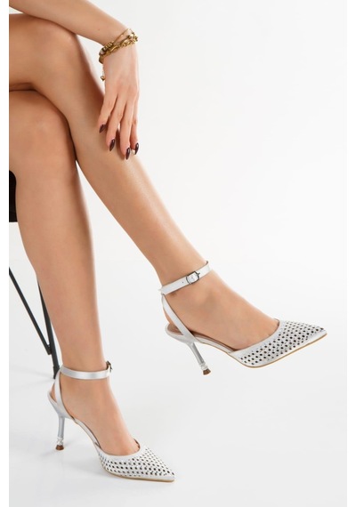 Preshley Kadın Fenny Gümüş Saten Kristal Taşlı 9 Cm Teş Detaylı İnce Topuklu Sivri Burunlu Arkası Acık Stiletto GÜMÜŞ Preshley Kadın Fenny Gümüş Saten Kristal Taşlı 9 Cm Teş Detaylı İnce Topuklu Sivri Burunlu Arkası Acık Stiletto GÜMÜŞ
