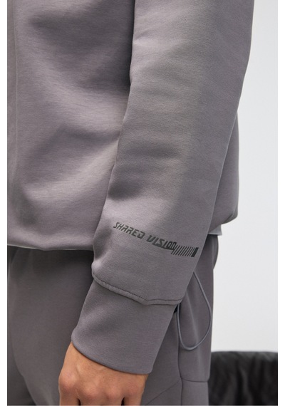 Grimelange EDMUND Erkek Kolu Baskılı Eteği Lastik ve Stoperli Bisiklet Yaka Koyu Gri Sweatshirt