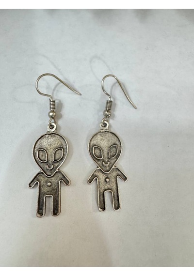 Herşey Nota Minimal Figür Tasarımlı Metal Küpe Sallantılı Küpe Çok Renkli