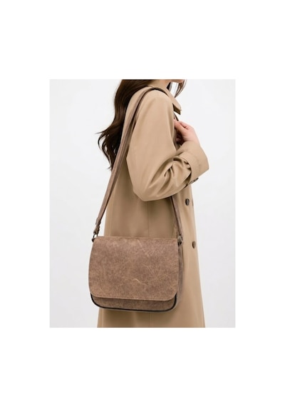 Levano Leather Hakiki Deri Kadın Omuz Çantası Kapaklı Günlük Kullanım Ayarlanabilir Askılı Çapraz Çanta Açık Kahverengi
