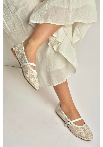 Fox Shoes Y726711415 Beyaz File Çiçek Motif İşlemeli Kadın Babet Beyaz