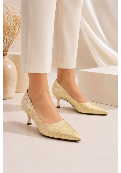 Dabab Shoes Leyla Kadın Gold Sivri Burun Dantel Desenli 5 Cm İnce Topuklu Stiletto Ayakkabı Altın Dabab Shoes Leyla Kadın Gold Sivri Burun Dantel Desenli 5 Cm İnce Topuklu Stiletto Ayakkabı Altın