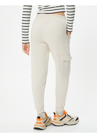 Koton Jogger Eşofman Altı Beli Bağlamalı Rahat Kalıp Cepli Ekru 4wal40047ık 4WAL40047IK010 Ekru Koton Jogger Eşofman Altı Beli Bağlamalı Rahat Kalıp Cepli Ekru 4wal40047ık 4WAL40047IK010 Ekru