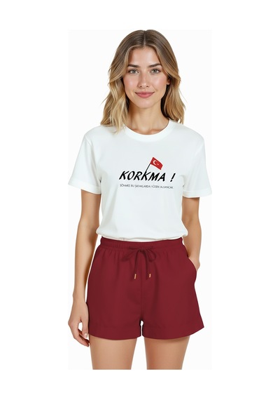 Kadın Beyaz Relaxed Fit %100 Pamuk Tişört Korkma Türk Bayrağı Beyaz