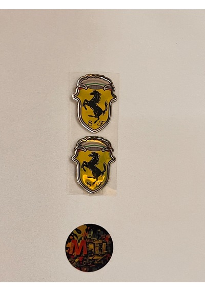 Ferrari Damla Sticker Etiket Direk Arması 3d Damla Silikon Ferrari Damla Dolgulu 2adet 3,5x4,5 Cm Çok Renkli