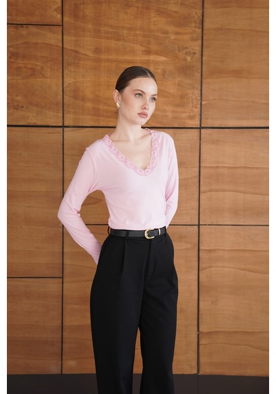 Verymoda Yakası Dantel Detaylı Bluz F2088 Pembe