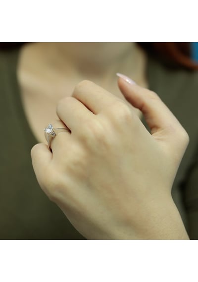 Lova F Renk 0,75 Karat Pırlanta Tektaş Yüzük - HRD Sertifikalı