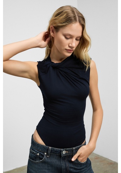 Grımelange Orılenna Kadın Önü Düğüm Detaylı Vücudu Saran Sıfır Kollu Slim Fit Lacivert Bluz Lacivert Grımelange Orılenna Kadın Önü Düğüm Detaylı Vücudu Saran Sıfır Kollu Slim Fit Lacivert Bluz Lacivert