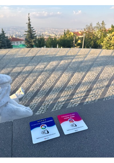 2'li Avantajlı Paket 1 Instagram Takip 1 Google Değerlendirme Kartı 9x9 Cm Şeffaf Pleksi Nfc