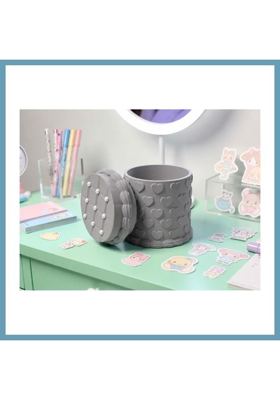 Bezos 3d Baskı Kabartma Kalp Desenli Kapaklı Kalemlik - Masaüstü Organizer - Gri Mbt06