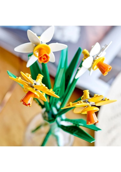 LEGO® Botanicals Nergis 40747 - 8 Yaş & Üzeri Çocuklar için Çiçek Model Yapım Seti (216 Parça)
