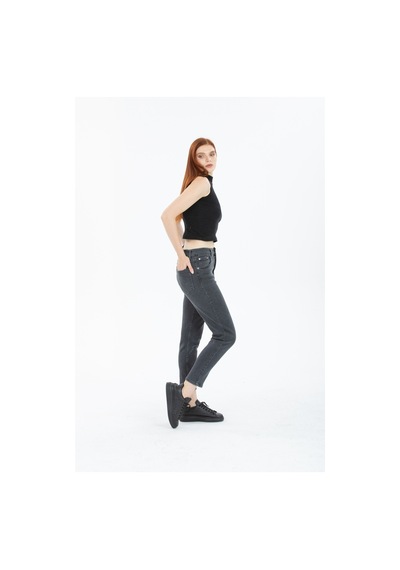 Kadın Antrasit Yüksek Bel Yumuşak Dokunuşlu Rahat Kesim Mom Jeans Kot Pantolon Antrasit