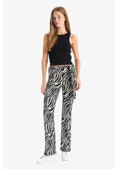 Defacto Fitted Zebra Desenli İspanyol Paça Pantolon G2988ax25wnbk81 Siyah