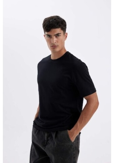 DeFacto New Regular Fit Bisiklet Yaka Basic Düz %100 Pamuk Kısa Kollu Tişört V7699AZ24AUBK81 Siyah DeFacto New Regular Fit Bisiklet Yaka Basic Düz %100 Pamuk Kısa Kollu Tişört V7699AZ24AUBK81 Siyah