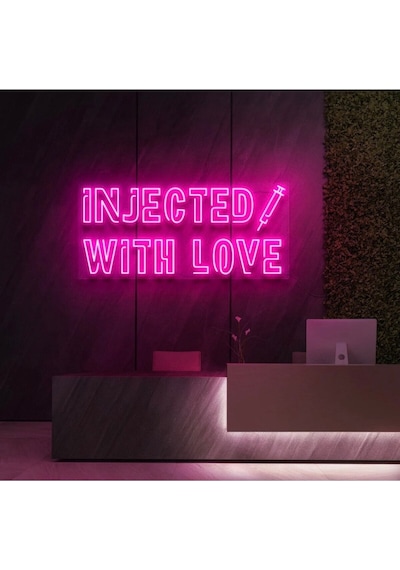 Injected Wıth Love Yazılı Ve Şekilli Neon Tabela Pembe