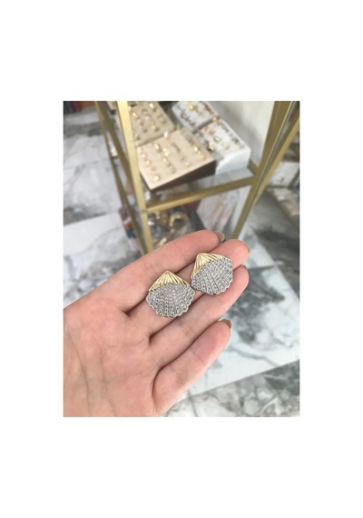 Taş Detaylı Şık Deniz Kabuğu Küpe Altın