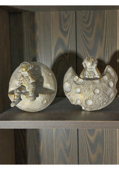 Astronot Ay Üzerinde Dekoratif Biblo Modern Masa Üstü Obje 18 Cm