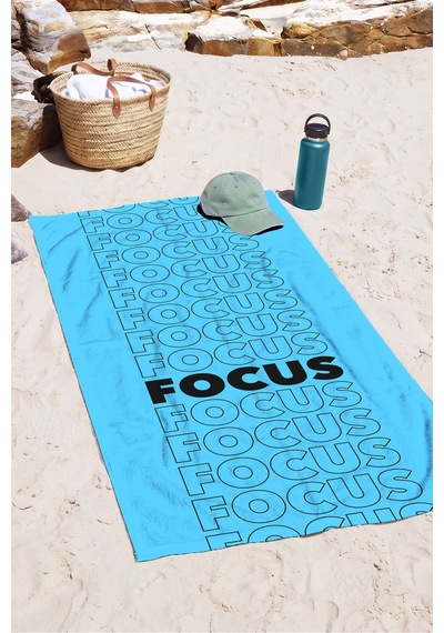 Motivasyon Focus Yazılı Modern Plaj Havlusu - Mavi Tipografik Minimalist Hızlı Kuruyan Havlu Örtü Çok Renkli