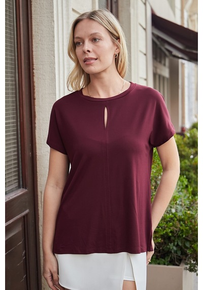 Jument Kadın İpeksi Yumuşak Kumaş Geniş Sıfır Yaka Önü Pencereli Yanları Yırtmaçlı Tshirt Bluz-bordo Jument Kadın İpeksi Yumuşak Kumaş Geniş Sıfır Yaka Önü Pencereli Yanları Yırtmaçlı Tshirt Bluz-bordo