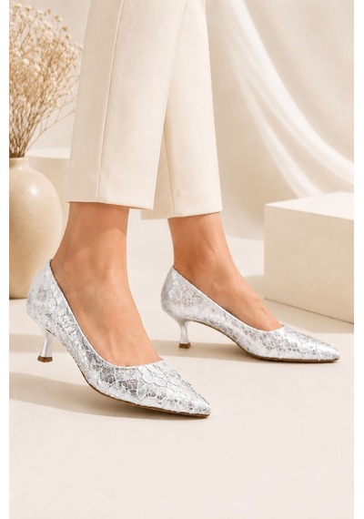 Dabab Shoes Leyla Kadın Gümüş Sivri Burun Dantel Desenli 5 Cm İnce Topuklu Stiletto Ayakkabı Dabab Shoes Leyla Kadın Gümüş Sivri Burun Dantel Desenli 5 Cm İnce Topuklu Stiletto Ayakkabı