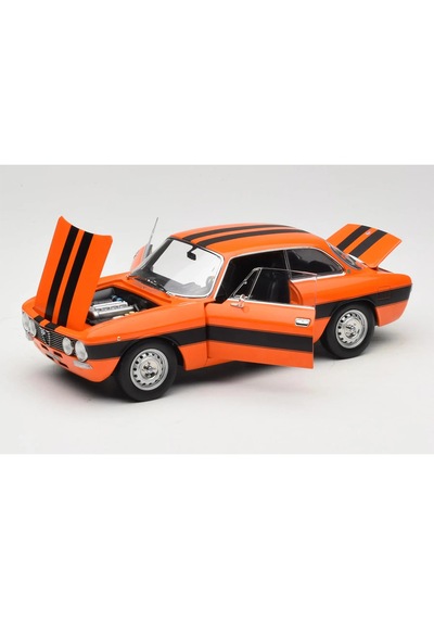 1:18 Norev 1973 Alfa Romeo 2000 Gtv