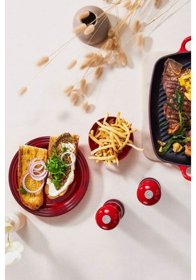 Le Creuset Renkli Dayanıklı Tasarım Seramik Kahvaltı Tabağı 22 Cm Kırmızı