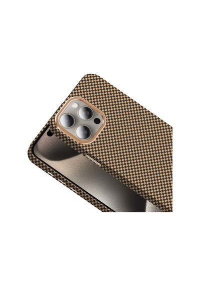 Apple Uyumlu iPhone 15 Pro Max Kılıf M-safe Şarj Özellikli Karbon Fiber Görünümlü Gros Kılıf Desert Titanyum