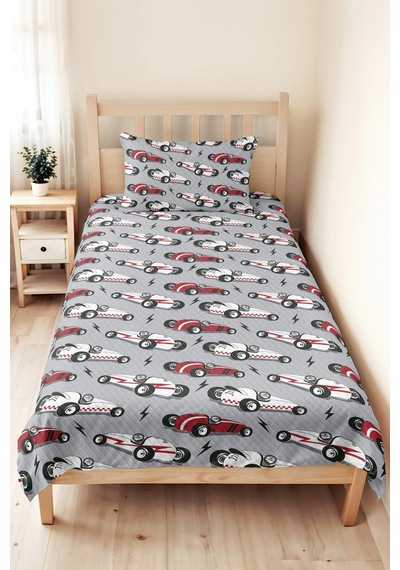 Evimde Bambaşka Araba Gri Erkek Çocuk Pike Takımı-retro Yarış Konseptli Kırmızı Bebek Odası Yatak Örtüsü-160x220 CM