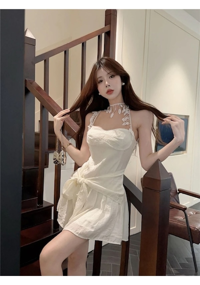 Fashion Cocktail Sarmaşık Dolanan Yaprak Aksesuarlı Lastikli Kemerli Askılı Mini Elbise Bej Bej Fashion Cocktail Sarmaşık Dolanan Yaprak Aksesuarlı Lastikli Kemerli Askılı Mini Elbise Bej Bej