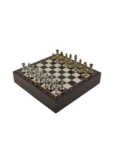 Gifthome Orta Boy Parlak Metal Klasik Satranç Takımı Ve Ceviz Desenli Sandıklı Mdf Tahtası 30x30x6 Cm.