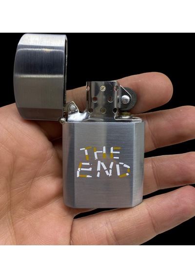 Lotus The End Yazı Baskılı Benzinli Metal Çakmak Gümüş Gri 309138