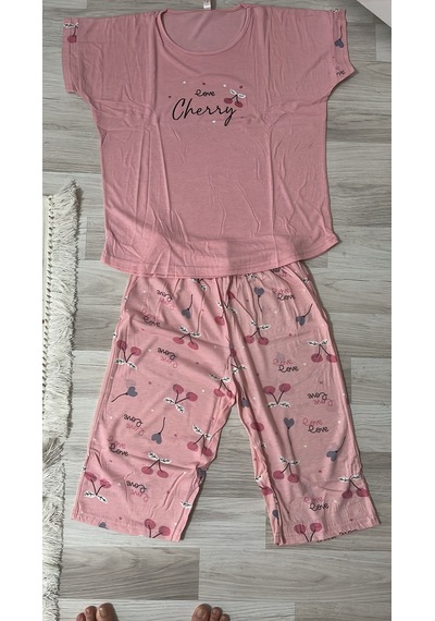 Pijamoni Kadın Kiraz Desenli Rahat Kesim 2'li Pijama Takımı Kapri Altlı Pembe - Çok Renkli Pijamoni Kadın Kiraz Desenli Rahat Kesim 2'li Pijama Takımı Kapri Altlı Pembe - Çok Renkli